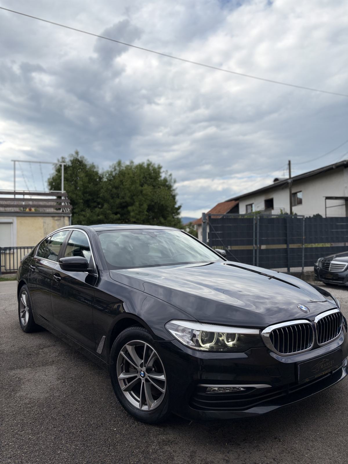 BMW serija 5 G30 520d automatik, fotografija 3