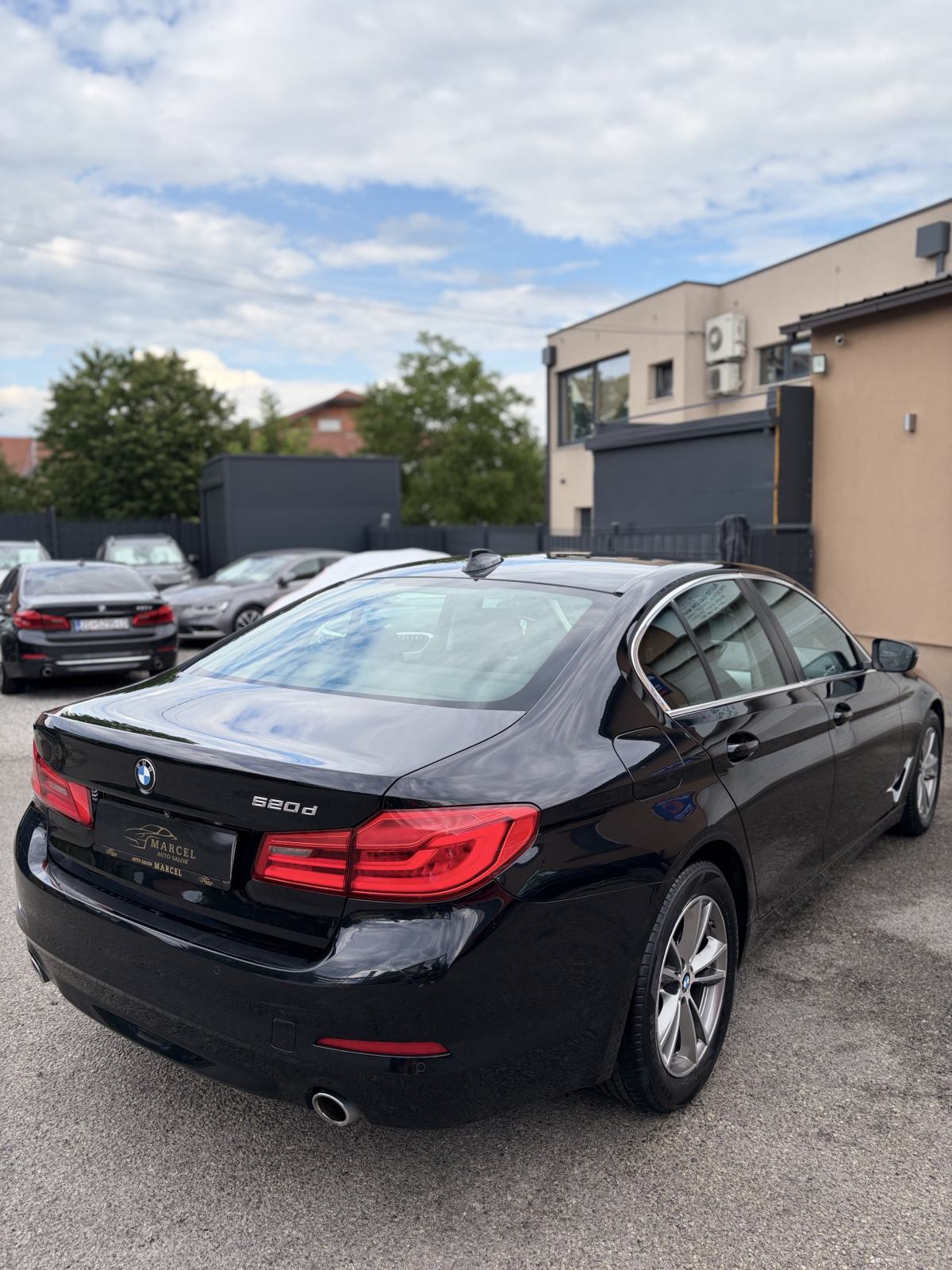 BMW serija 5 G30 520d automatik, fotografija 7
