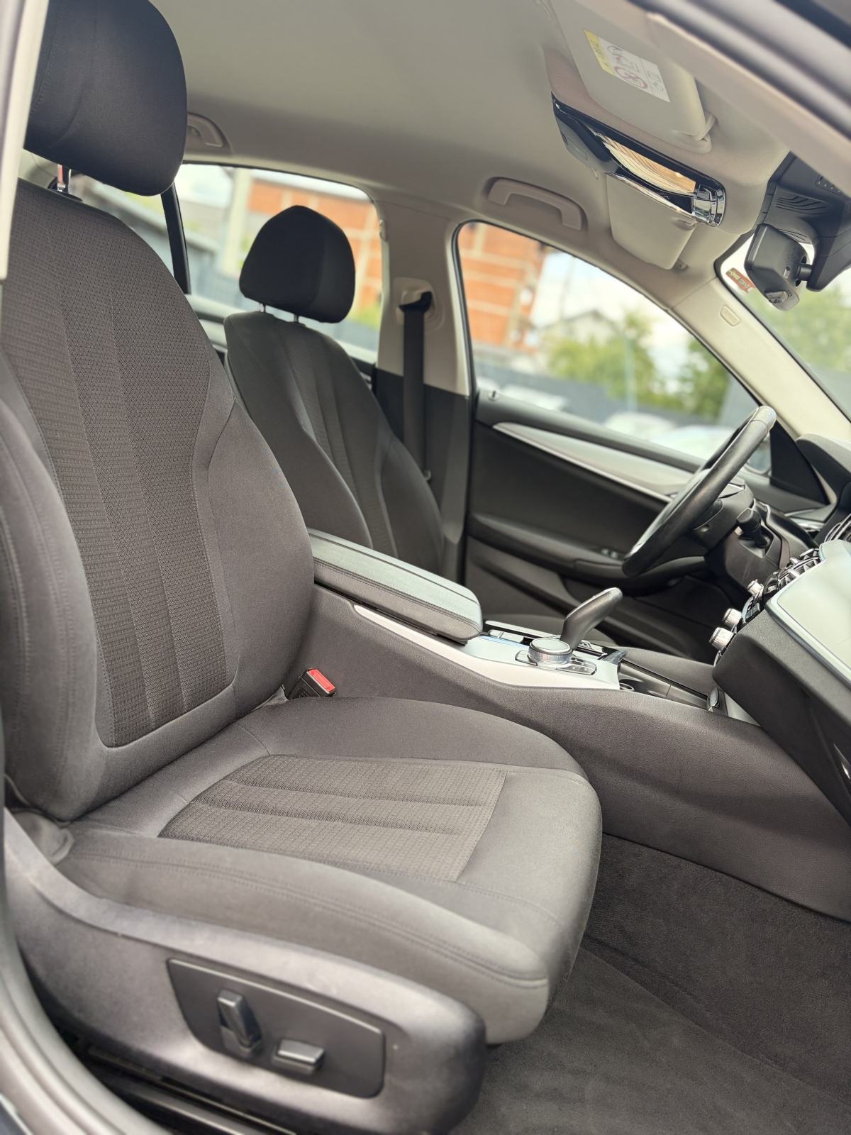 BMW serija 5 G30 520d automatik, fotografija 13