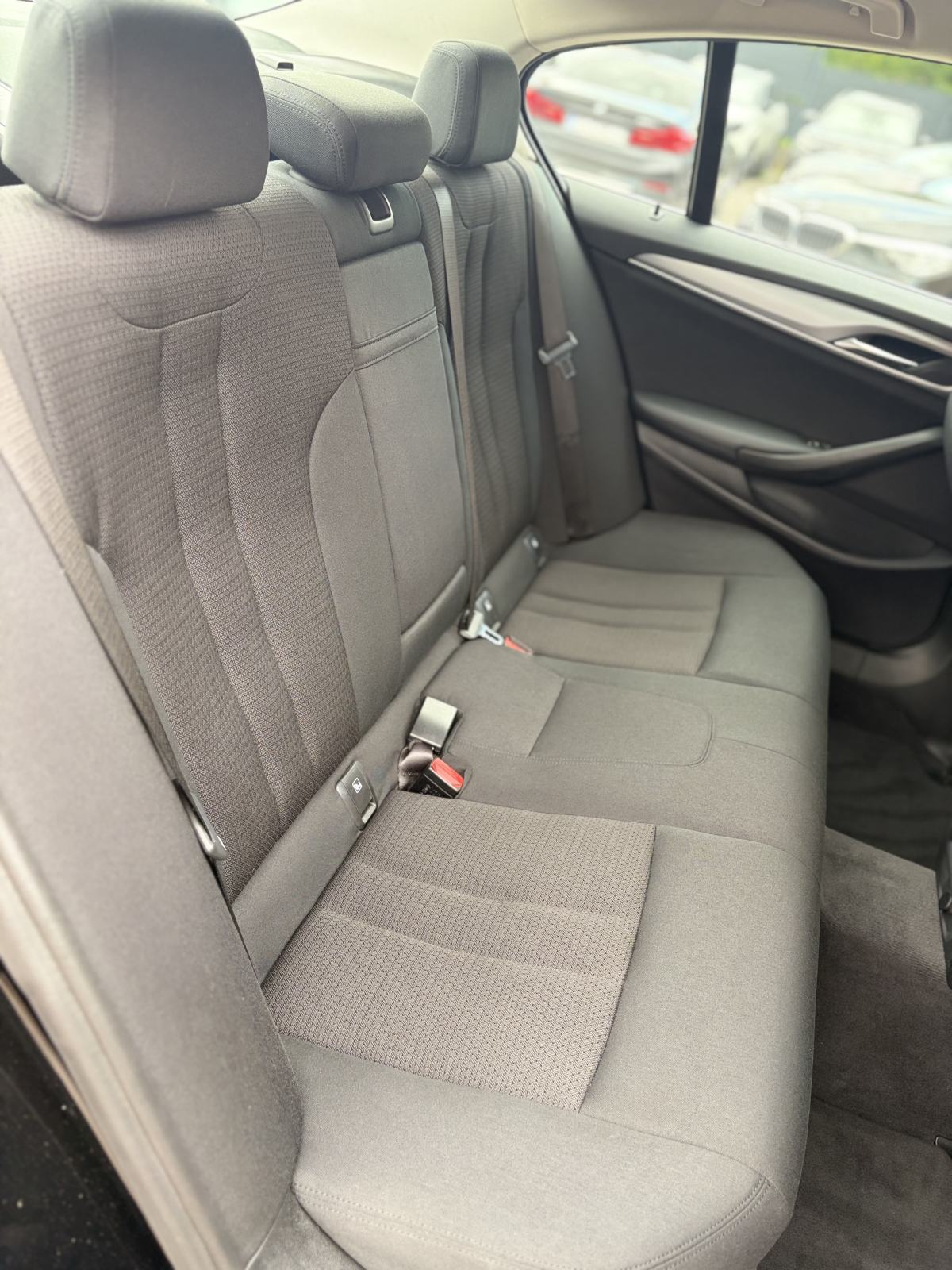 BMW serija 5 G30 520d automatik, fotografija 17