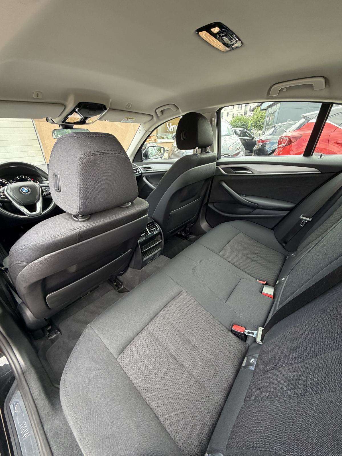 BMW serija 5 G30 520d automatik, fotografija 16