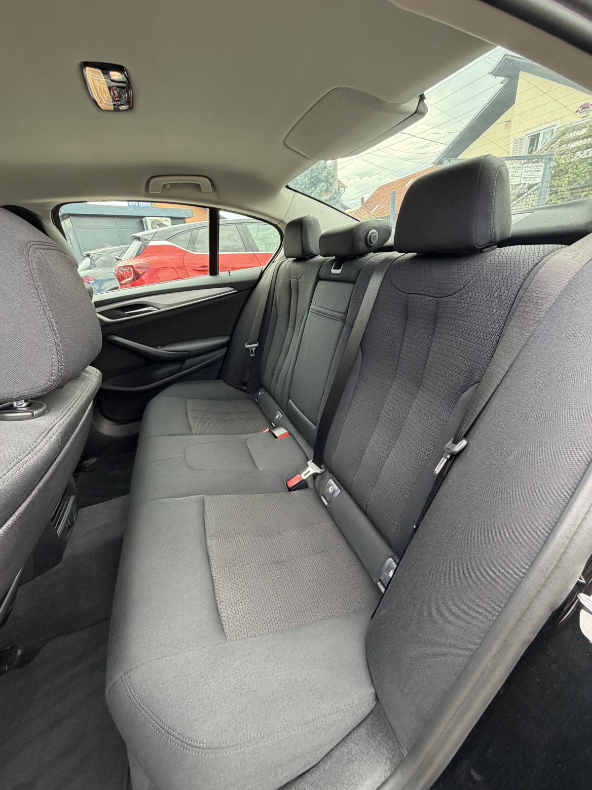 BMW serija 5 G30 520d automatik, fotografija 15