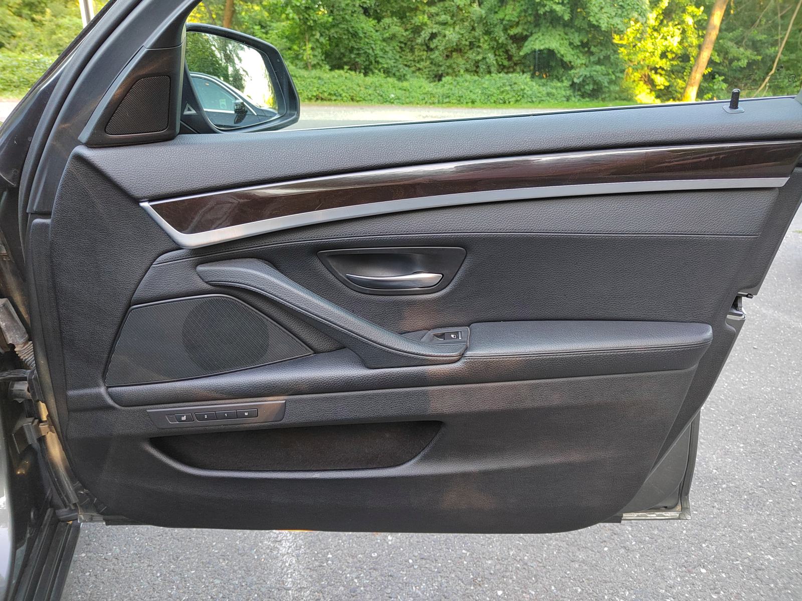 BMW serija 5 LCI 525d 12/26, fotografija 16