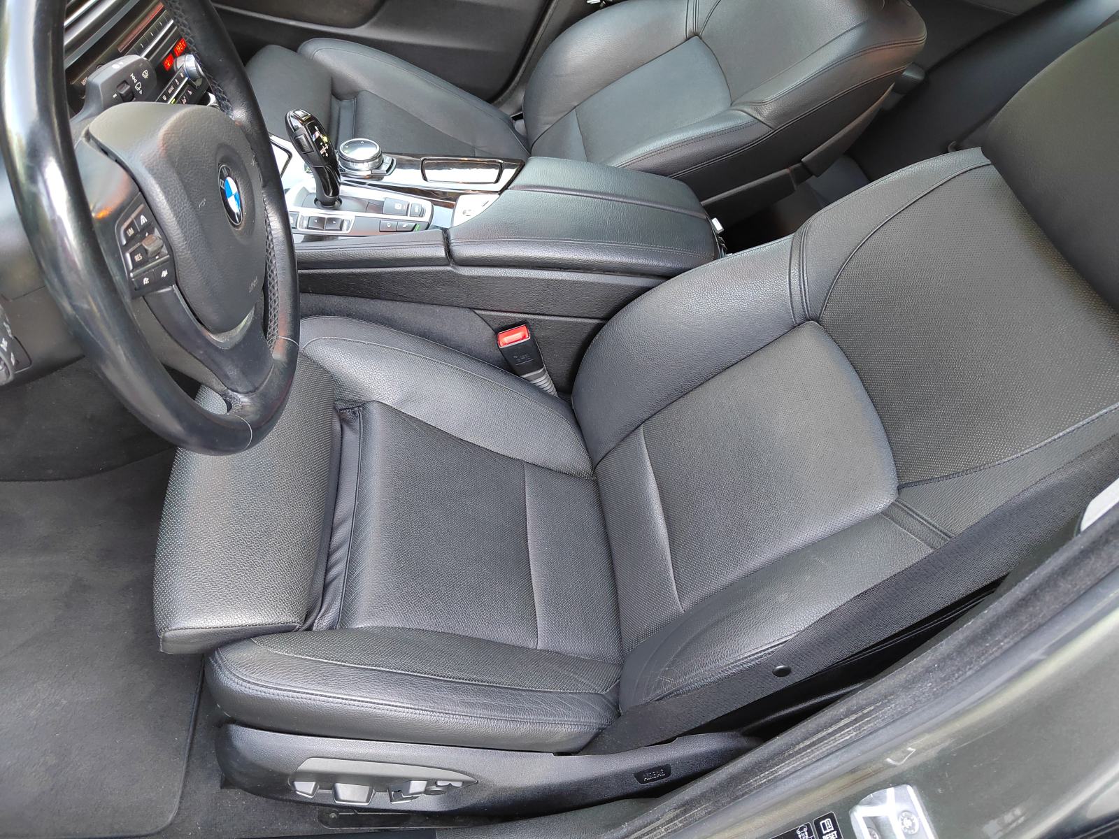 BMW serija 5 LCI 525d 12/26, fotografija 17