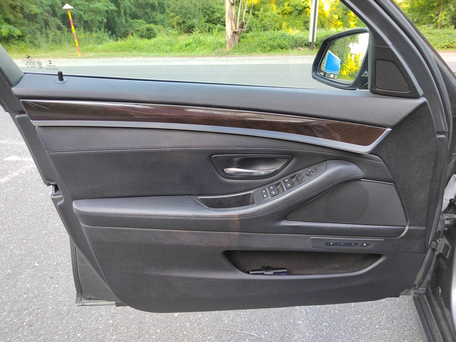 BMW serija 5 LCI 525d 12/26, fotografija 18