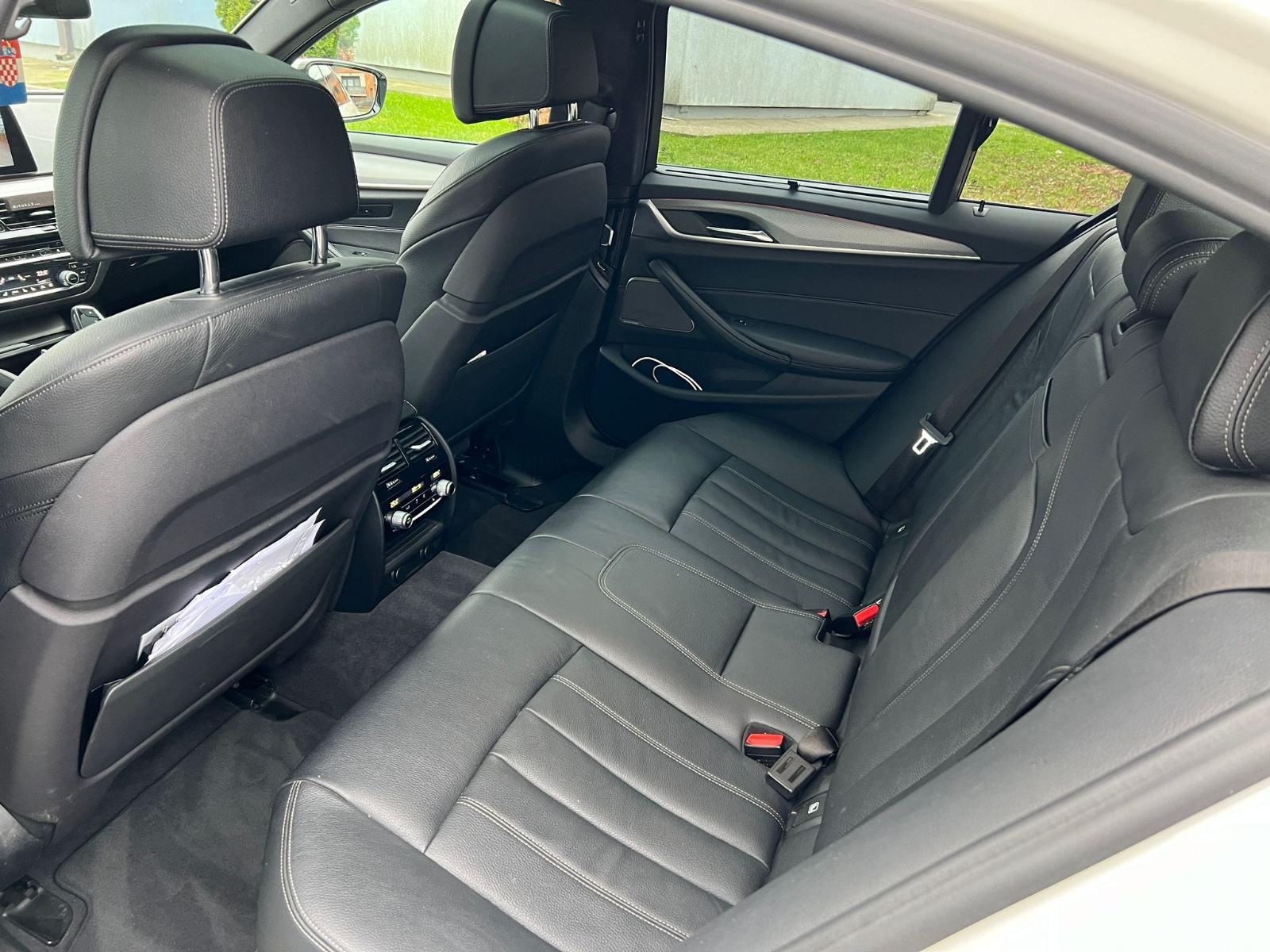 BMW serija 5 M550i, fotografija 10