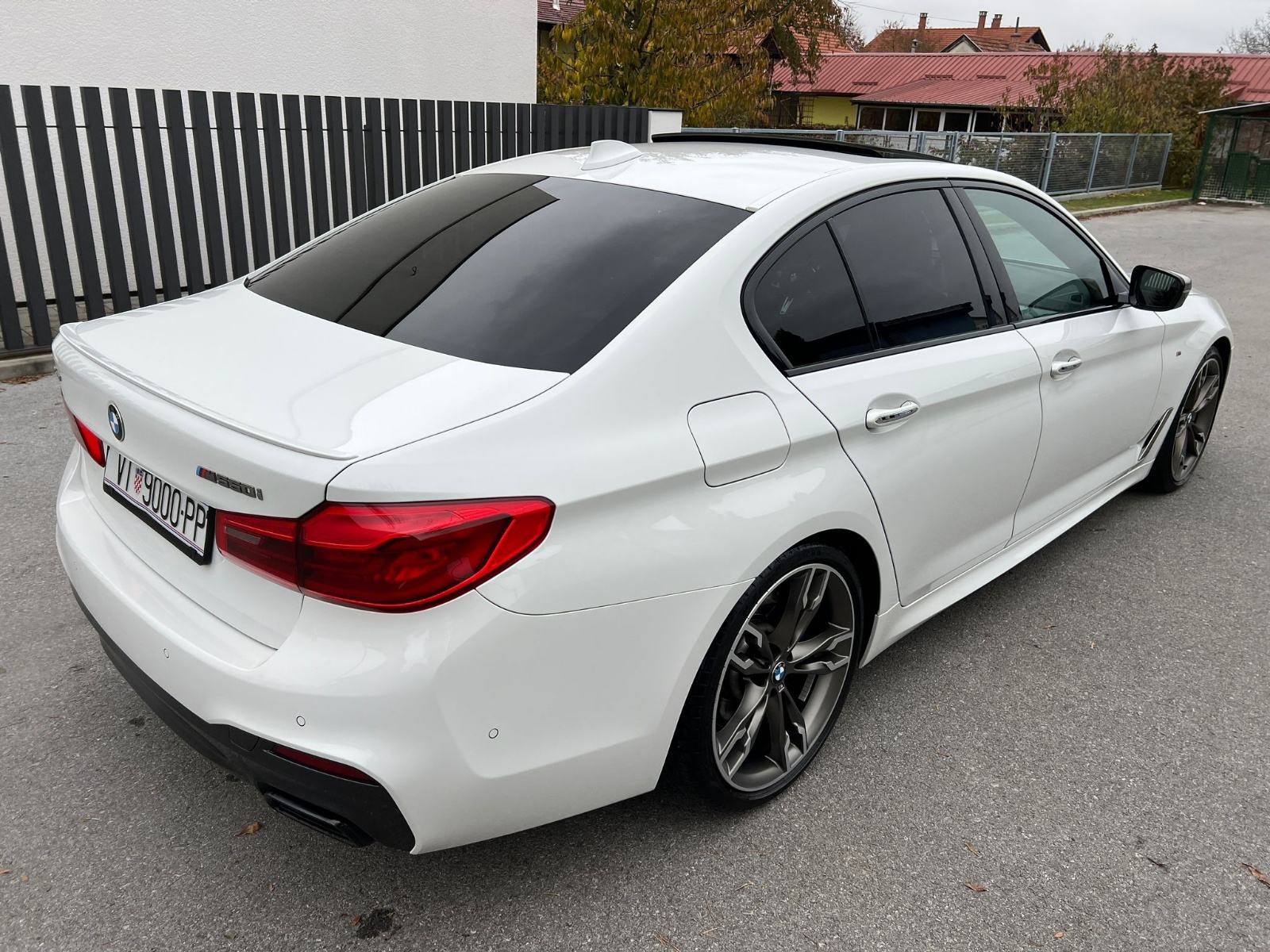 BMW serija 5 M550i, fotografija 4