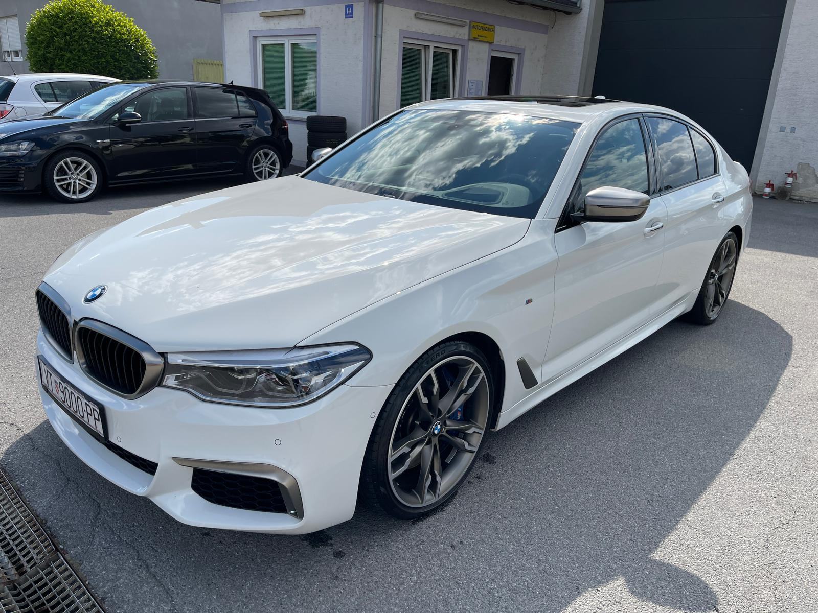BMW serija 5 M550i, fotografija 15