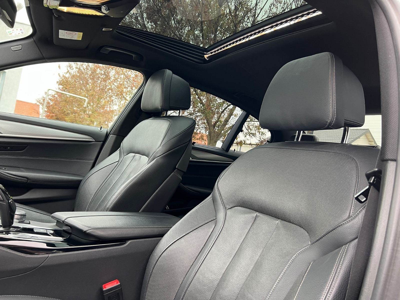 BMW serija 5 M550i, fotografija 11
