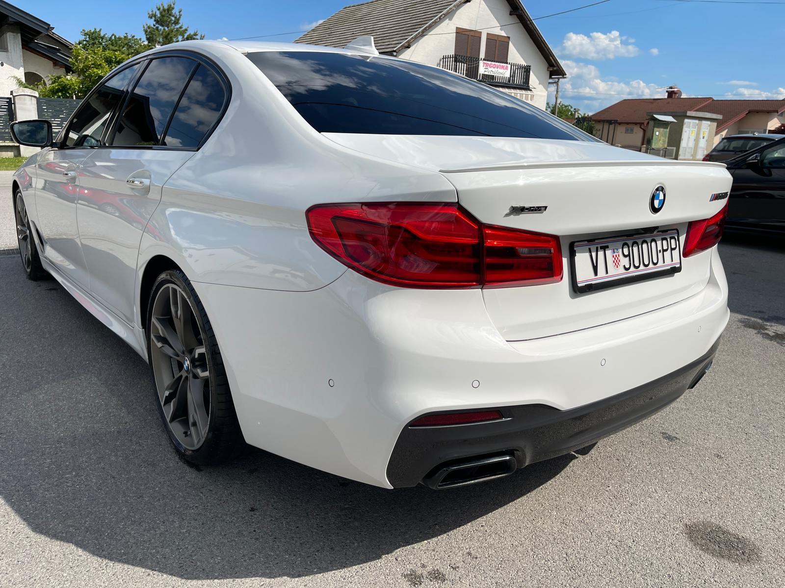 BMW serija 5 M550i, fotografija 13