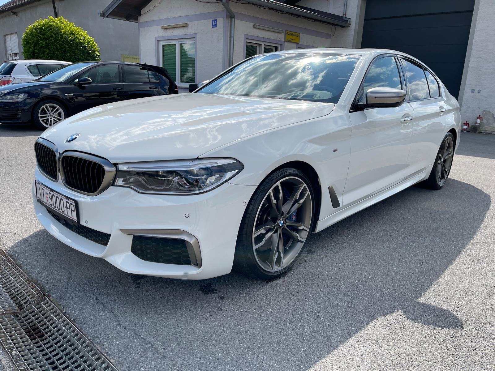 BMW serija 5 M550i, fotografija 16