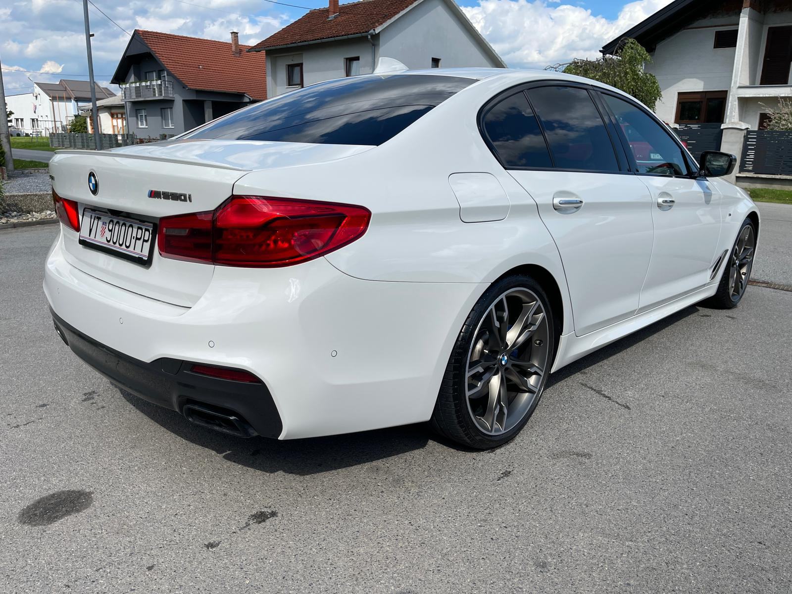 BMW serija 5 M550i, fotografija 20