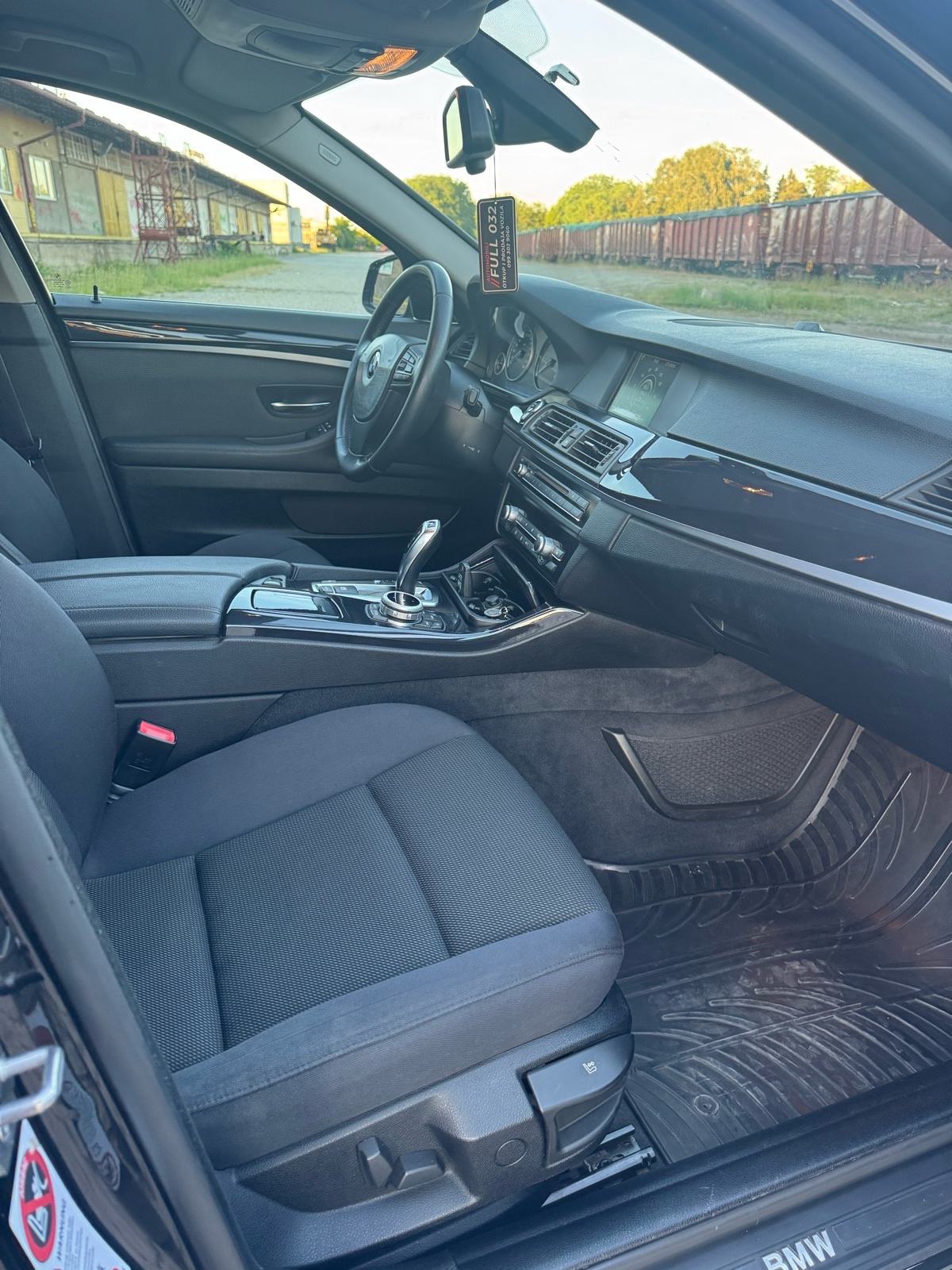 BMW serija 5 Touring 520d automatik, fotografija 10
