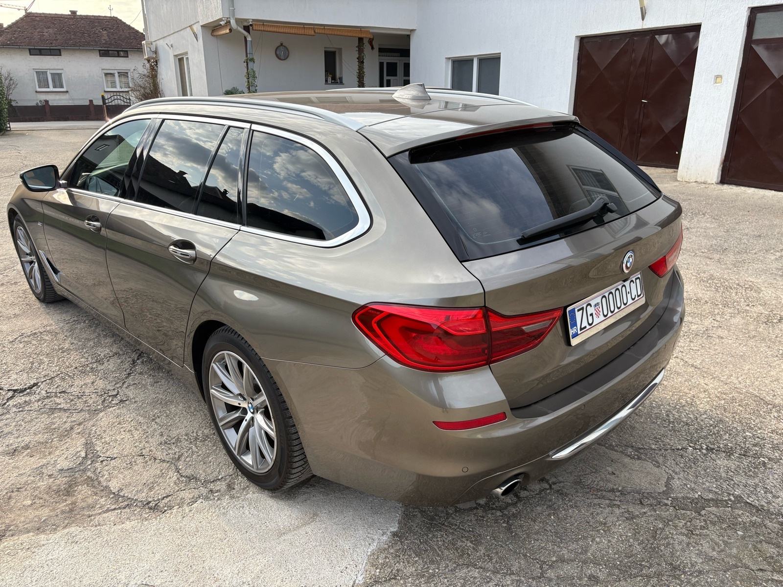 BMW serija 5 Touring 520d automatik, fotografija 4