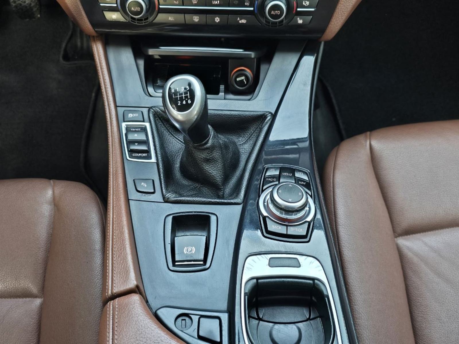 BMW serija 5 520d - KOŽA - VELIKI SERVIS -, fotografija 14