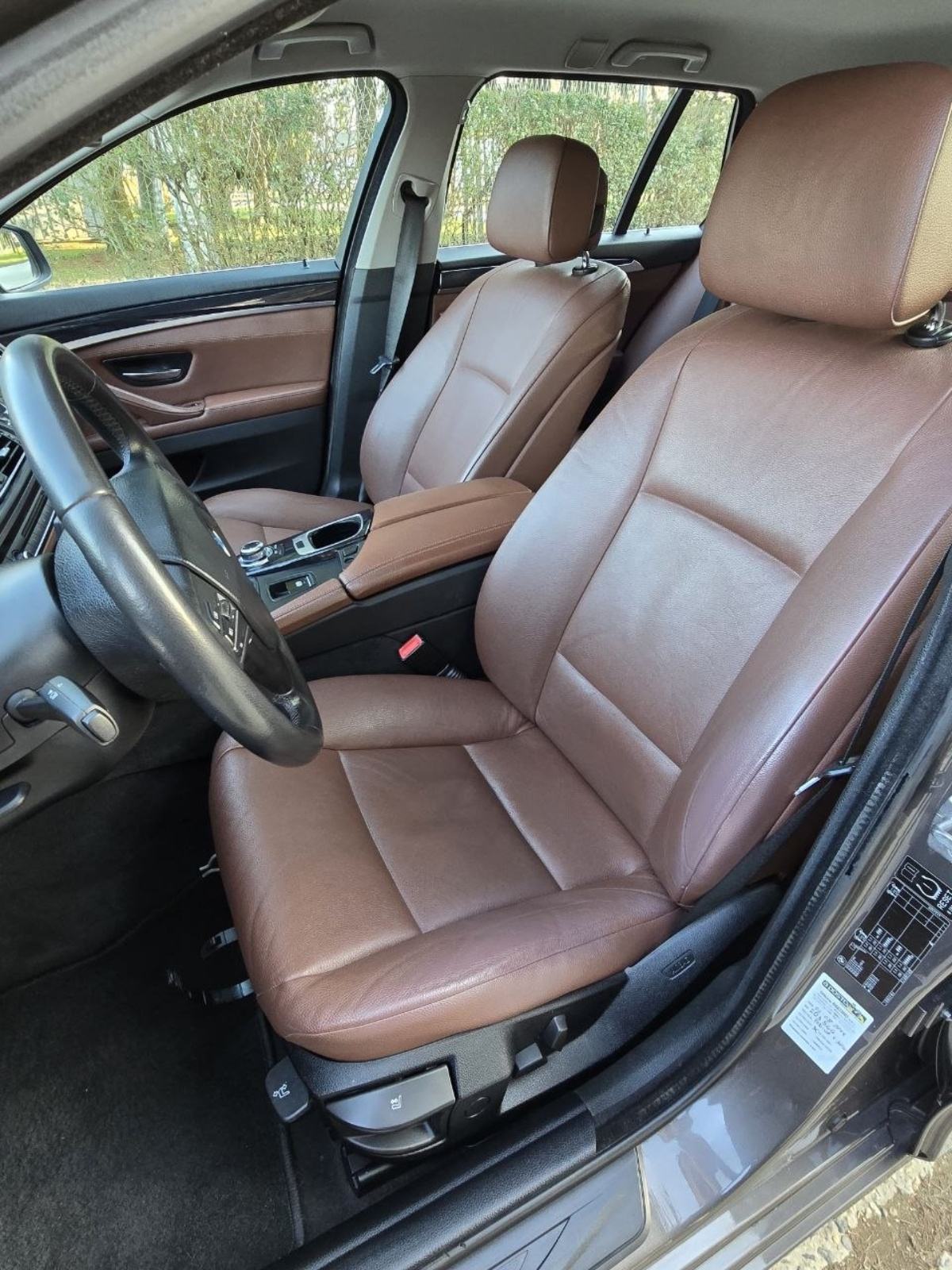 BMW serija 5 520d - KOŽA - VELIKI SERVIS -, fotografija 10