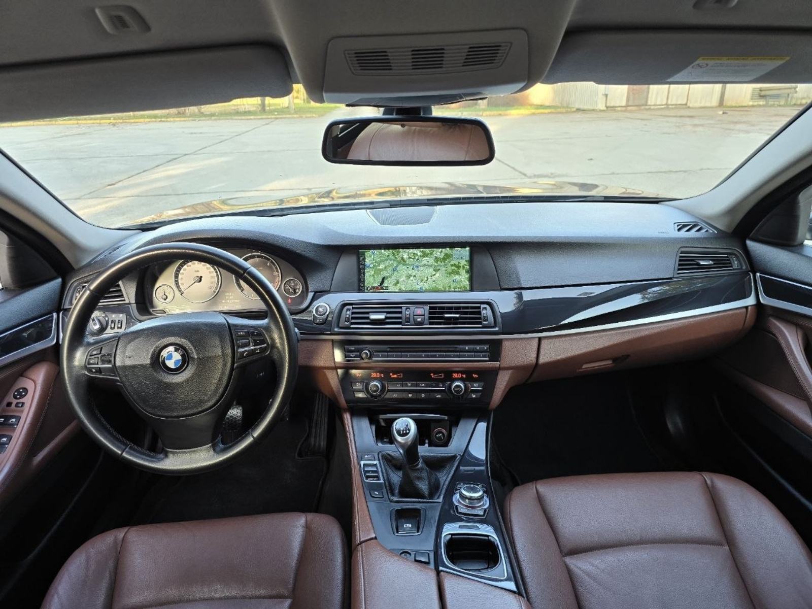 BMW serija 5 520d - KOŽA - VELIKI SERVIS -, fotografija 9