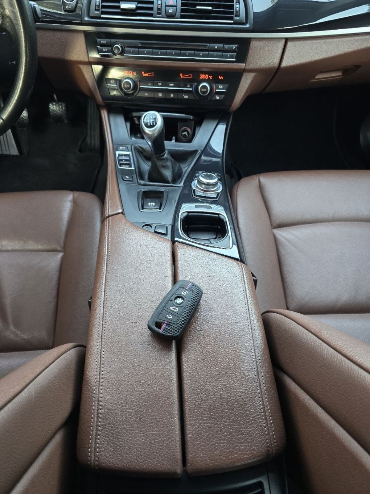 BMW serija 5 520d - KOŽA - VELIKI SERVIS -, fotografija 15