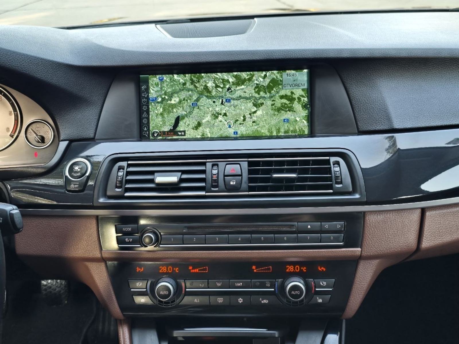 BMW serija 5 520d - KOŽA - VELIKI SERVIS -, fotografija 13