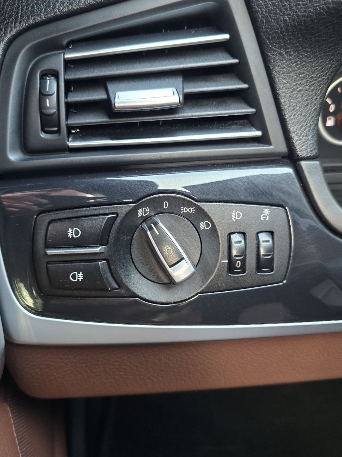 BMW serija 5 520d - KOŽA - VELIKI SERVIS -, fotografija 18