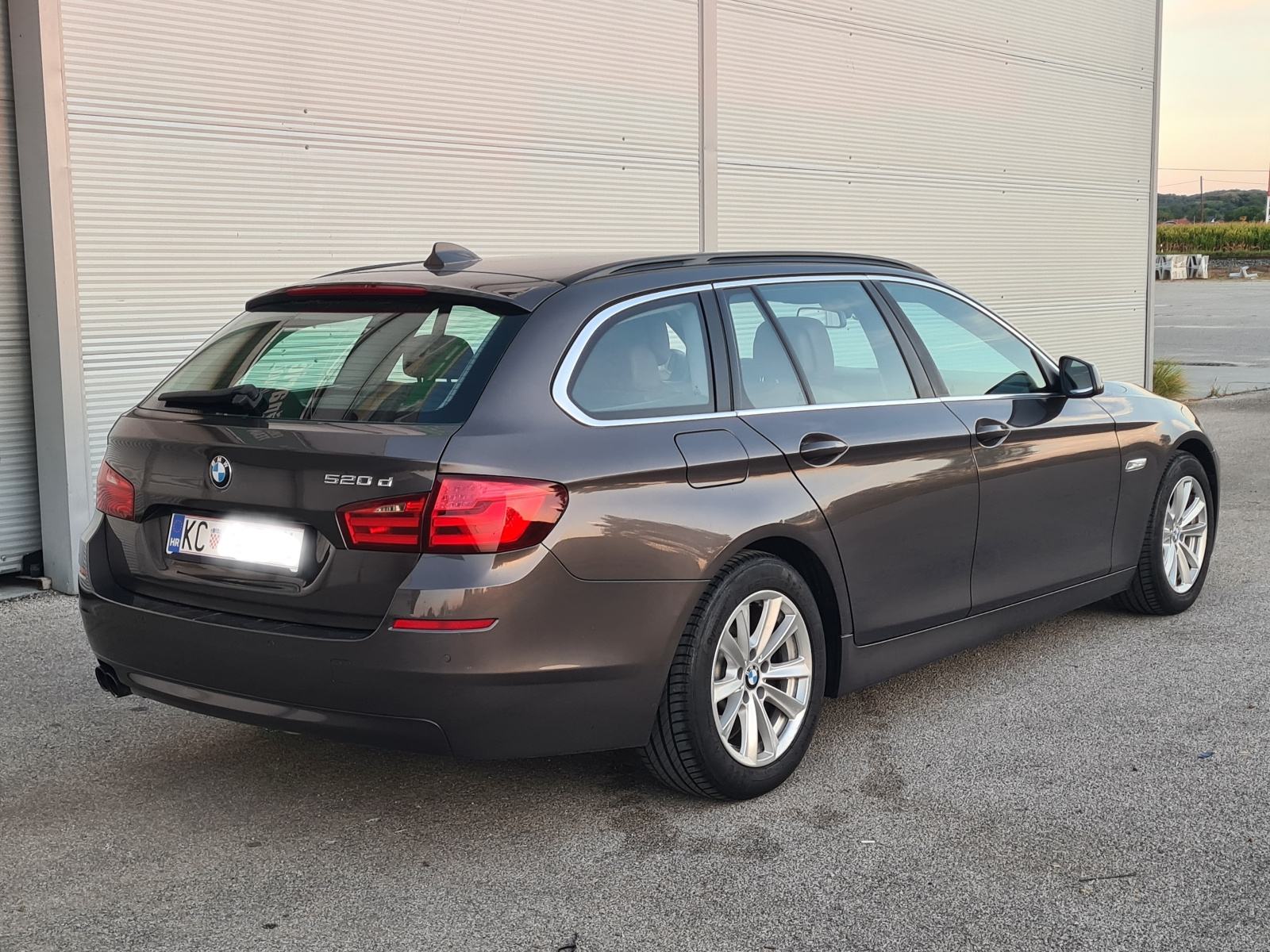 BMW serija 5 520d - KOŽA - VELIKI SERVIS -, fotografija 2