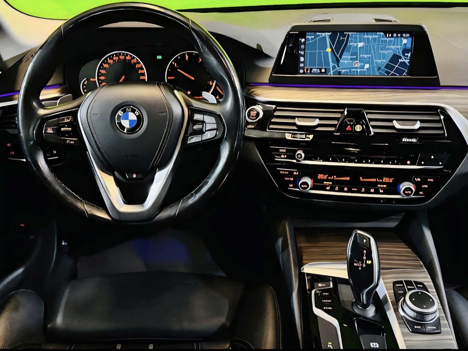 BMW serija 5 Touring 520d Sprt line M paket I --2019.g.--167.000km--, fotografija 10