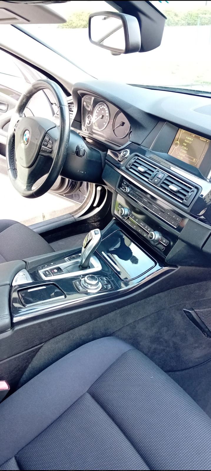 BMW 525d xDrive, automatik, stakleni krov, odličan!, fotografija 7