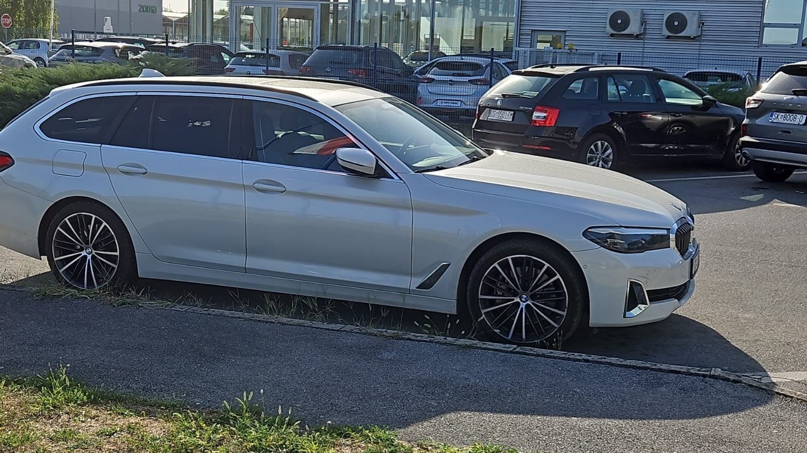 BMW serija 5 Touring 530d HIBRID.2022.autom.42500e, fotografija 3