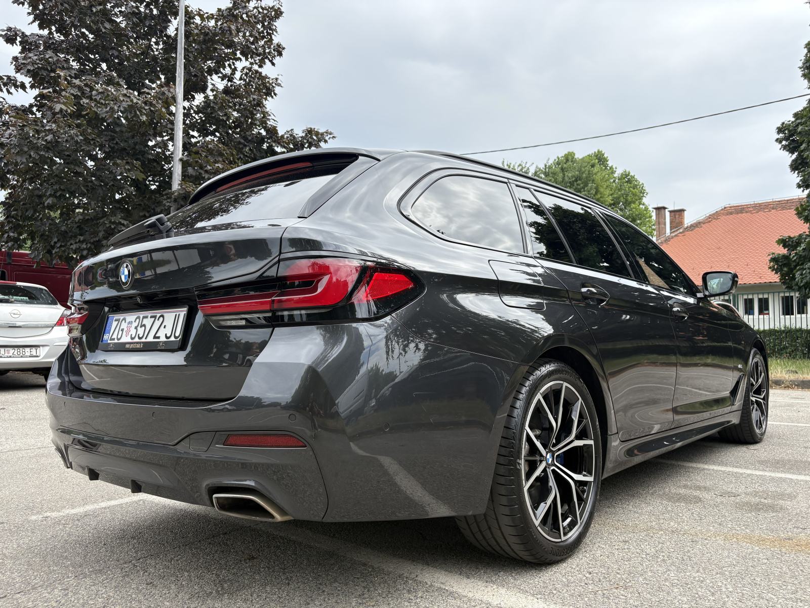 BMW serija 5 Touring 530d xDrive M paket full, fotografija 12