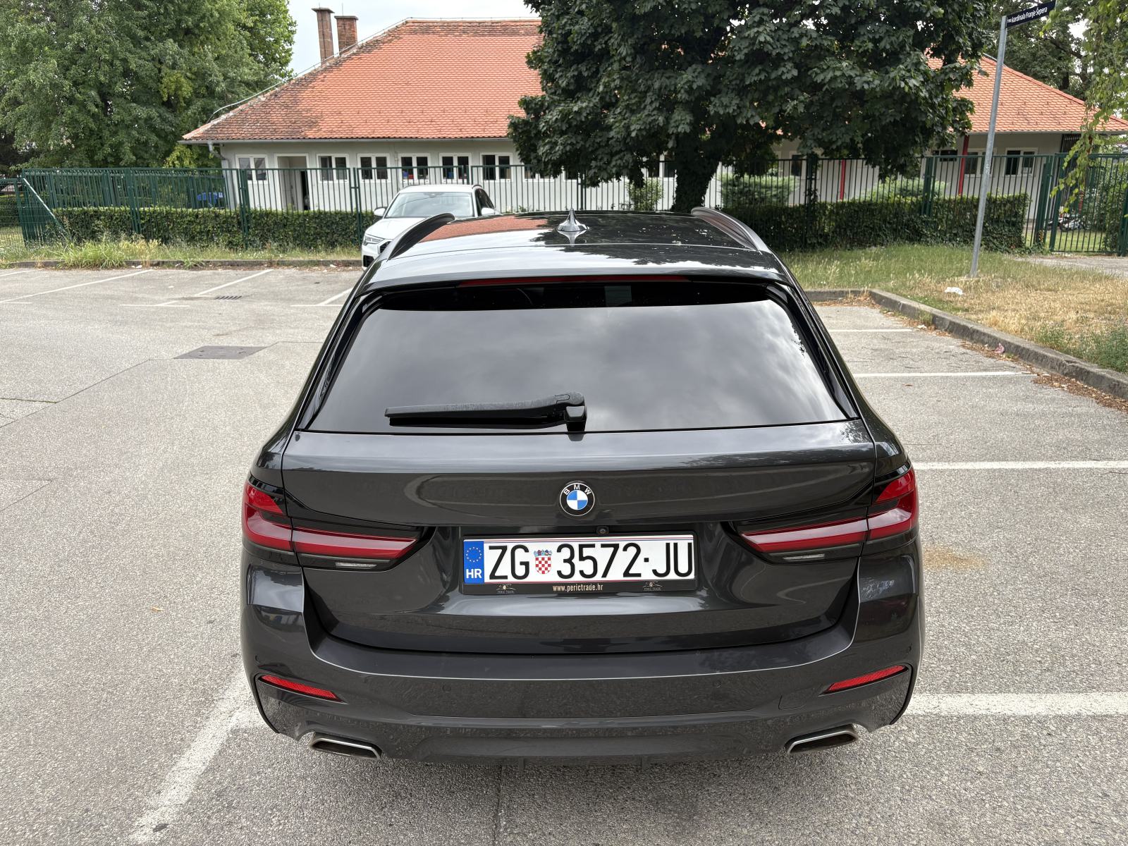BMW serija 5 Touring 530d xDrive M paket full, fotografija 11