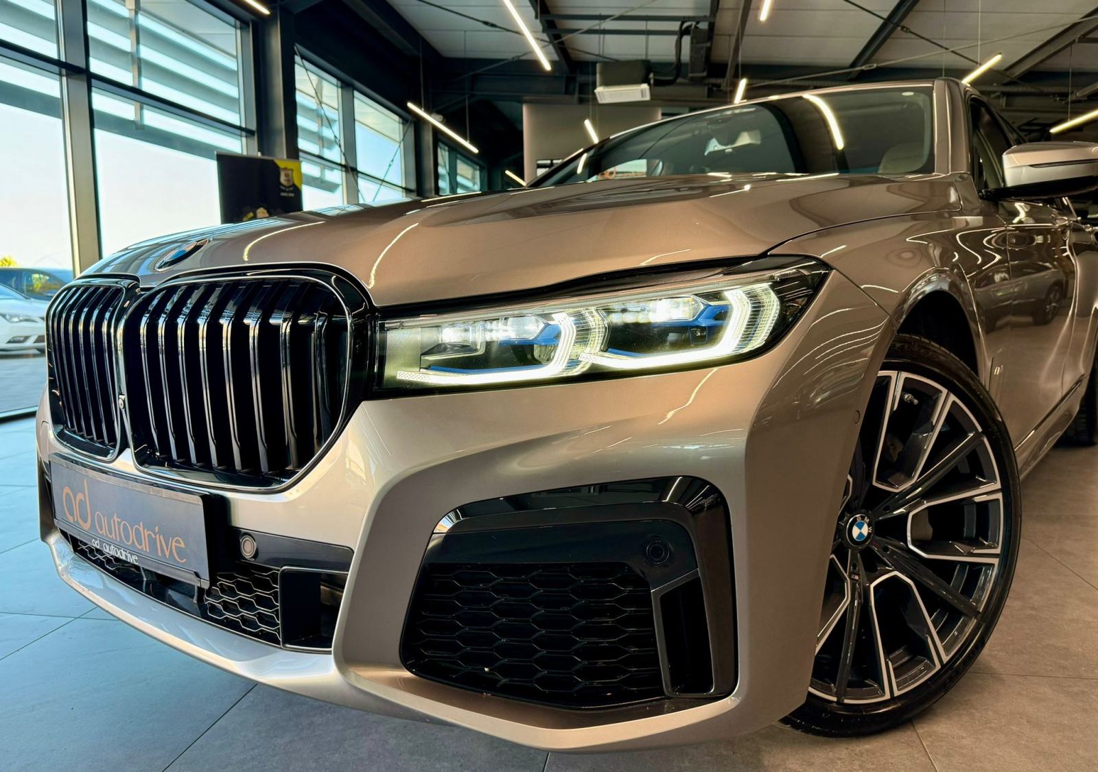 BMW 730d M-PAKET • LASER • ALU20" • KAM 360 • ŠIBER • H&K • HEAD-UP, pogled izvana - slika 2