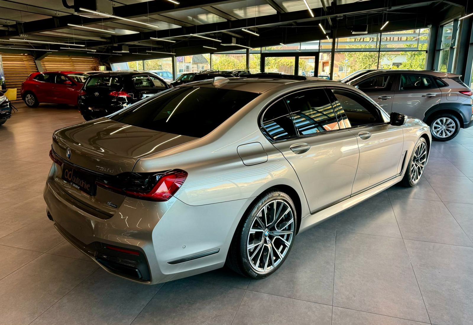 BMW 730d M-PAKET • LASER • ALU20" • KAM 360 • ŠIBER • H&K • HEAD-UP, fotografija 8