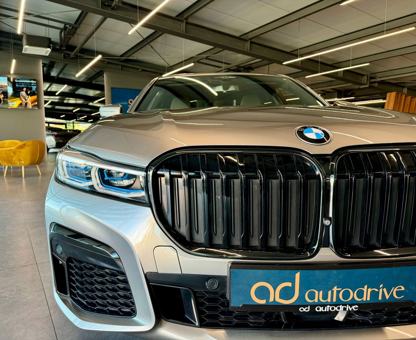 BMW 730d M-PAKET • LASER • ALU20" • KAM 360 • ŠIBER • H&K • HEAD-UP, pogled izvana - slika 3