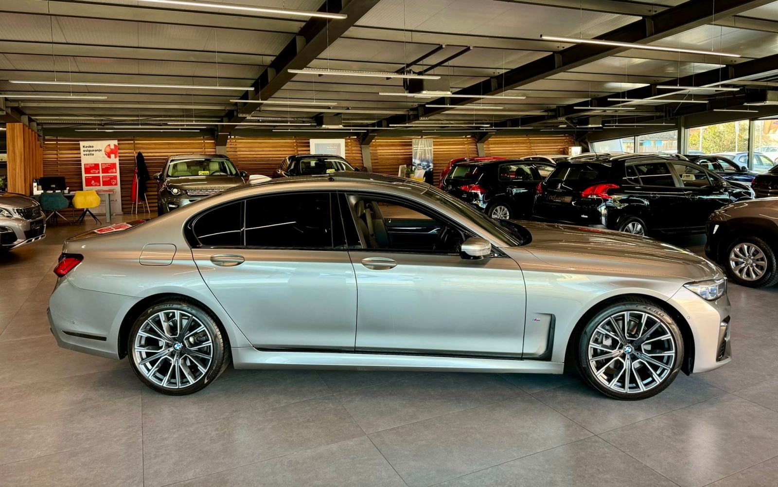 BMW 730d M-PAKET • LASER • ALU20" • KAM 360 • ŠIBER • H&K • HEAD-UP, fotografija 9