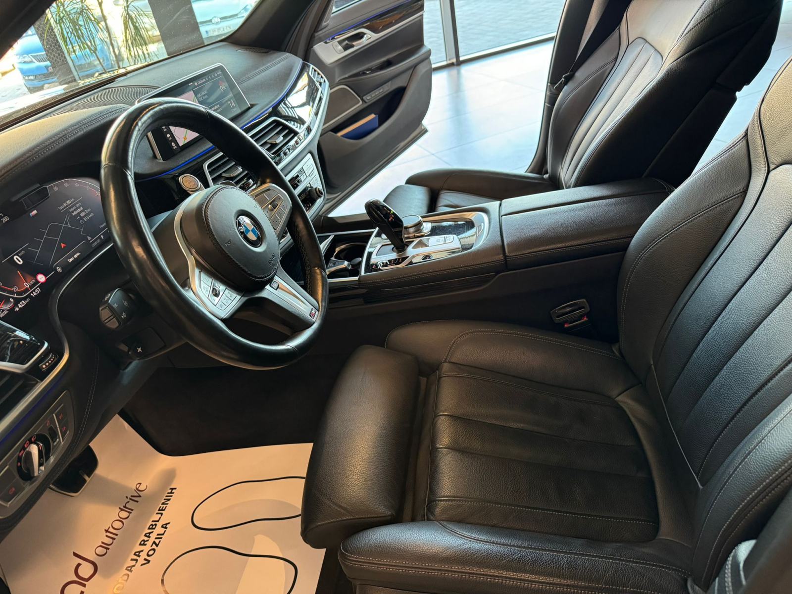 BMW 730d M-PAKET • LASER • ALU20" • KAM 360 • ŠIBER • H&K • HEAD-UP, fotografija 16