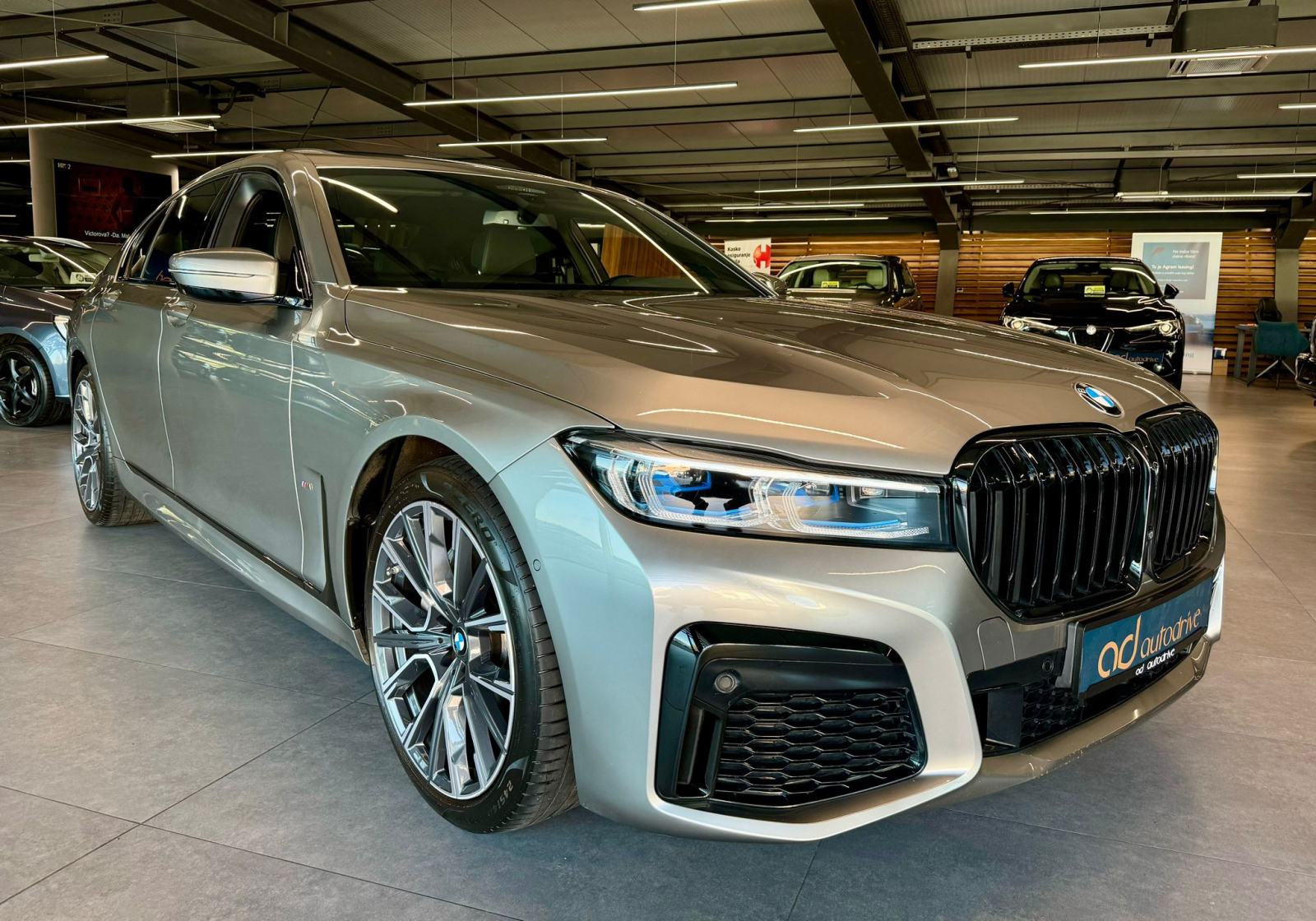 BMW 730d M-PAKET • LASER • ALU20" • KAM 360 • ŠIBER • H&K • HEAD-UP, fotografija 10
