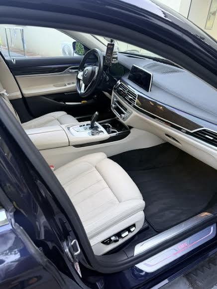BMW serija 7 740d Xdrive - 360” KAMERA- ZRAČNI-ŠIBER-REG. 7/2027., fotografija 10