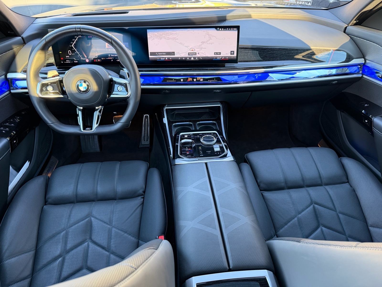 BMW 740d xDrive-M SPORT PRO-2025 G-SKY LOUNGE-MASAŽA-B&W-360”, fotografija 7