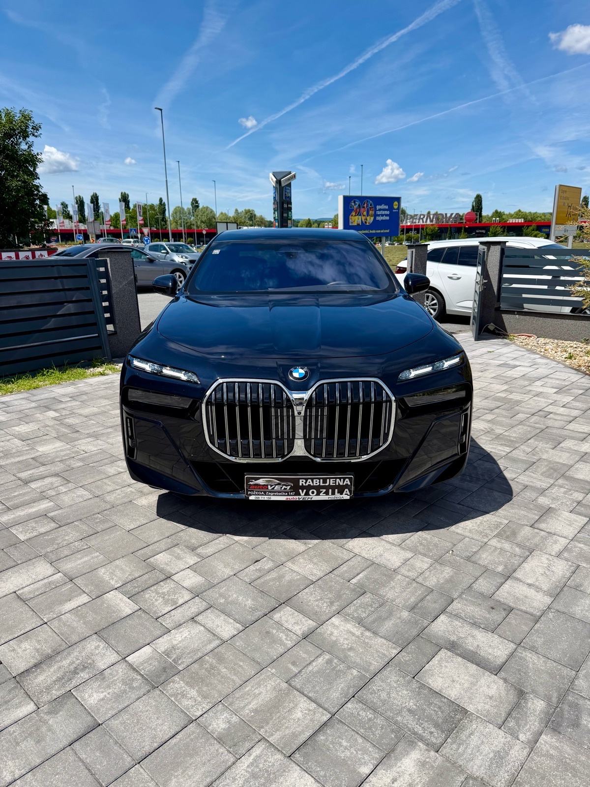 BMW 740d xDrive-M SPORT PRO-2025 G-SKY LOUNGE-MASAŽA-B&W-360”, fotografija 5