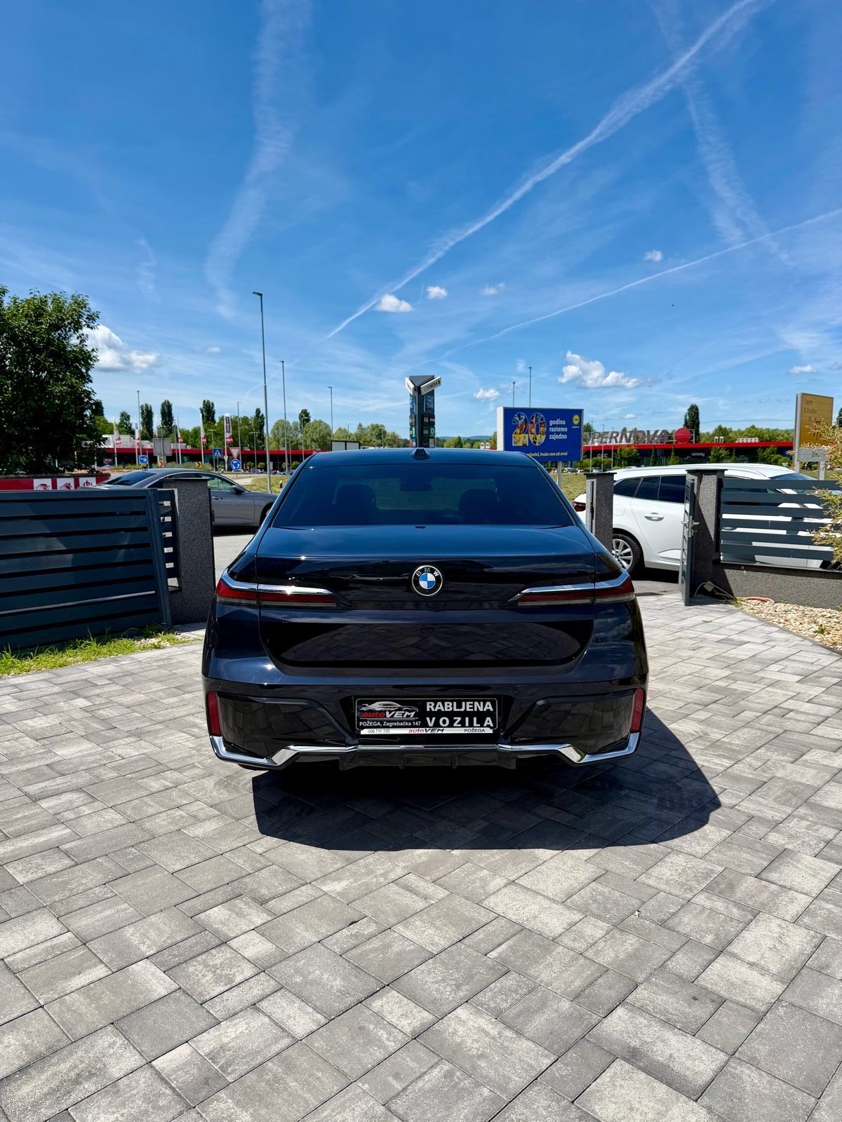 BMW 740d xDrive-M SPORT PRO-2025 G-SKY LOUNGE-MASAŽA-B&W-360”, fotografija 6
