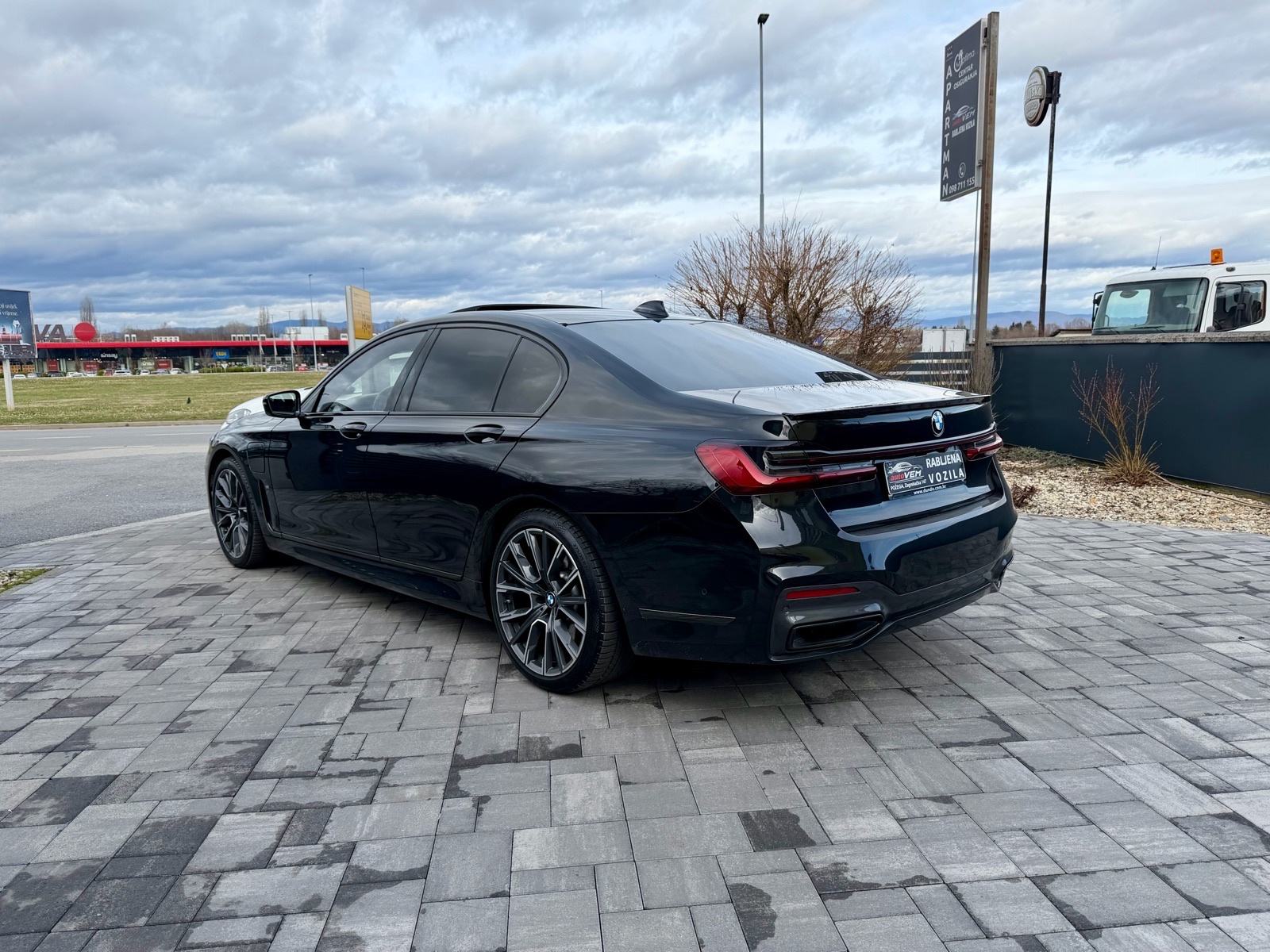 BMW serija 7 745e M-SPORT-LASER-ZRAČNI-MASAŽA-U PDV-u, fotografija 2