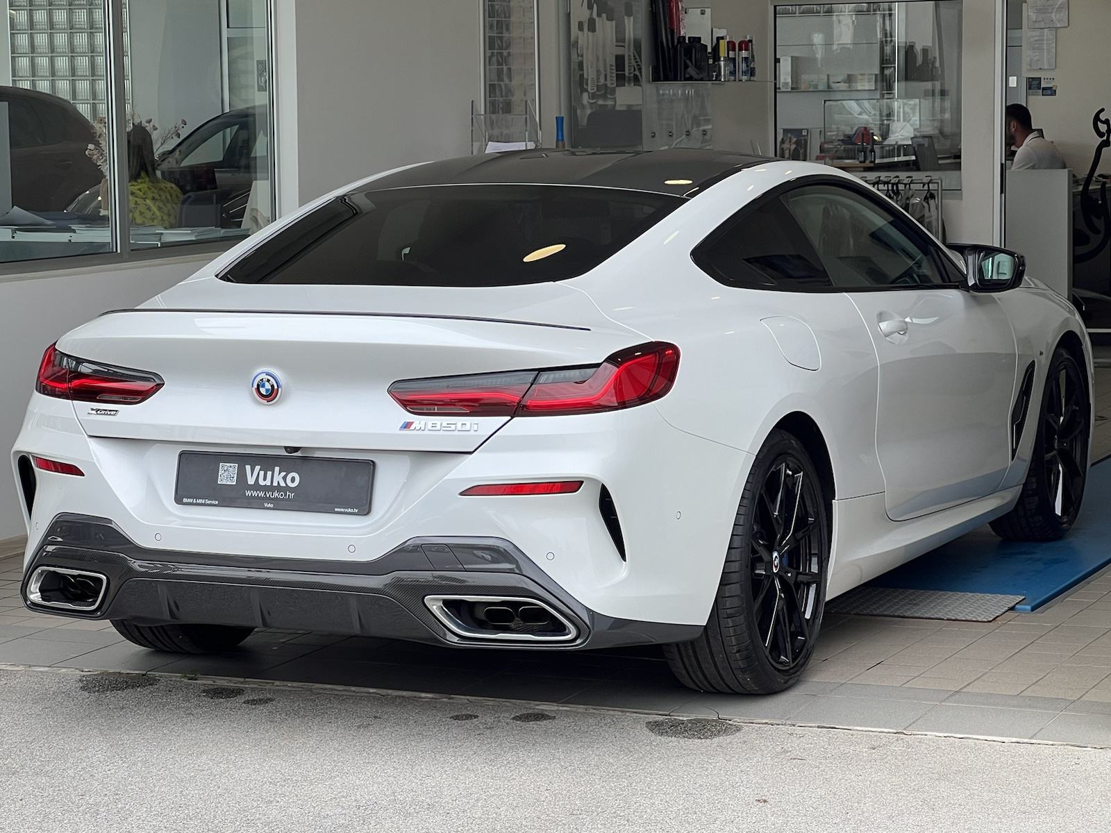 BMW serija 8 M850i xDrive Coupe, fotografija 6