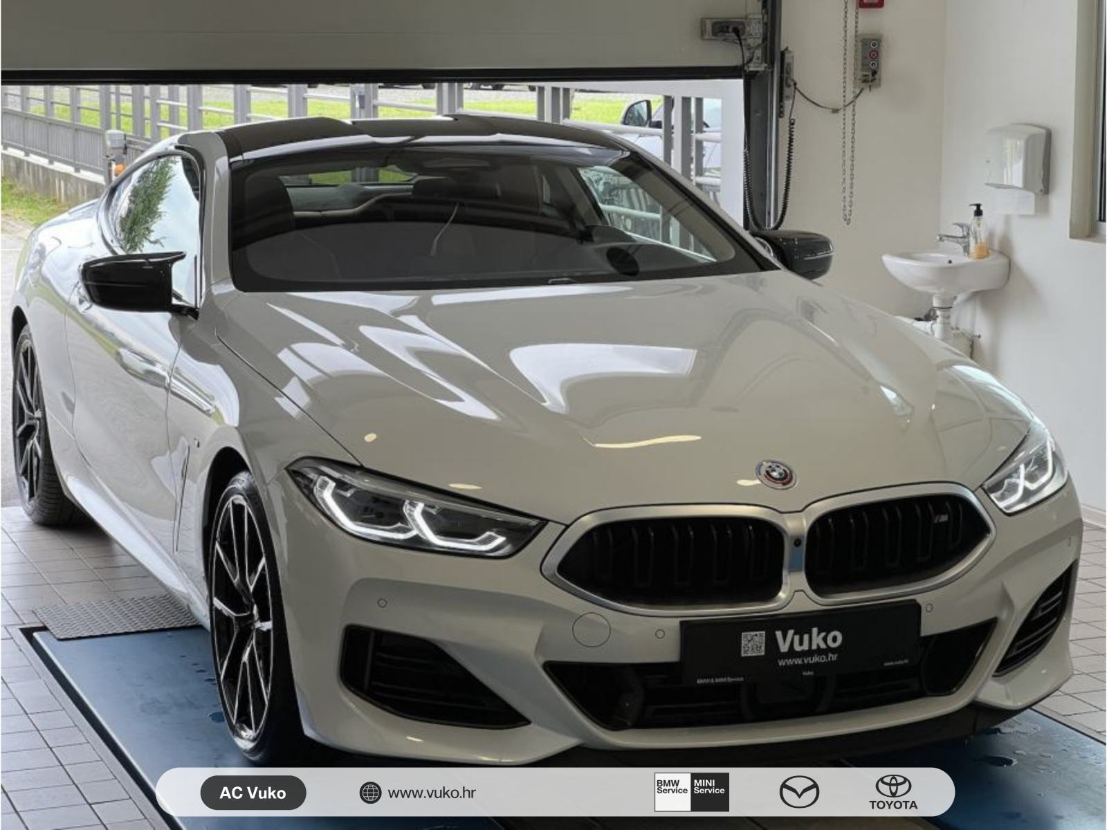 BMW serija 8 M850i xDrive Coupe, fotografija 1