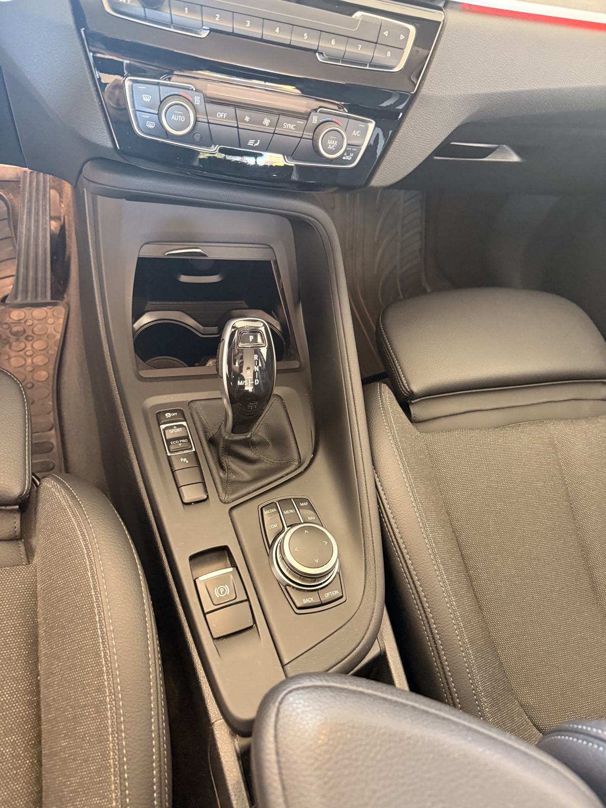 BMW X1 18d, 150KS, AUTOMATIK, REG, 1. VLASNIK, LED, NAVI, KAMERA, SERV, fotografija 9