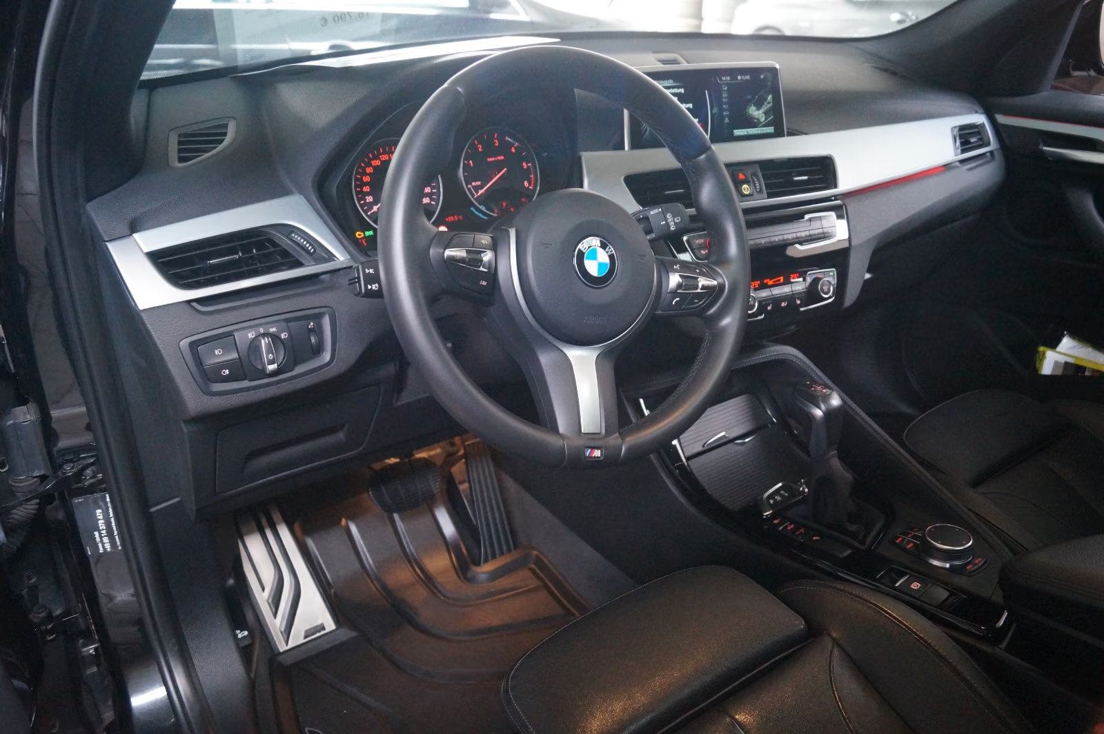 BMW X1 18d aut M-sport LED navi koža HeadUp pano gr.sp.i el.sjedala, fotografija 7