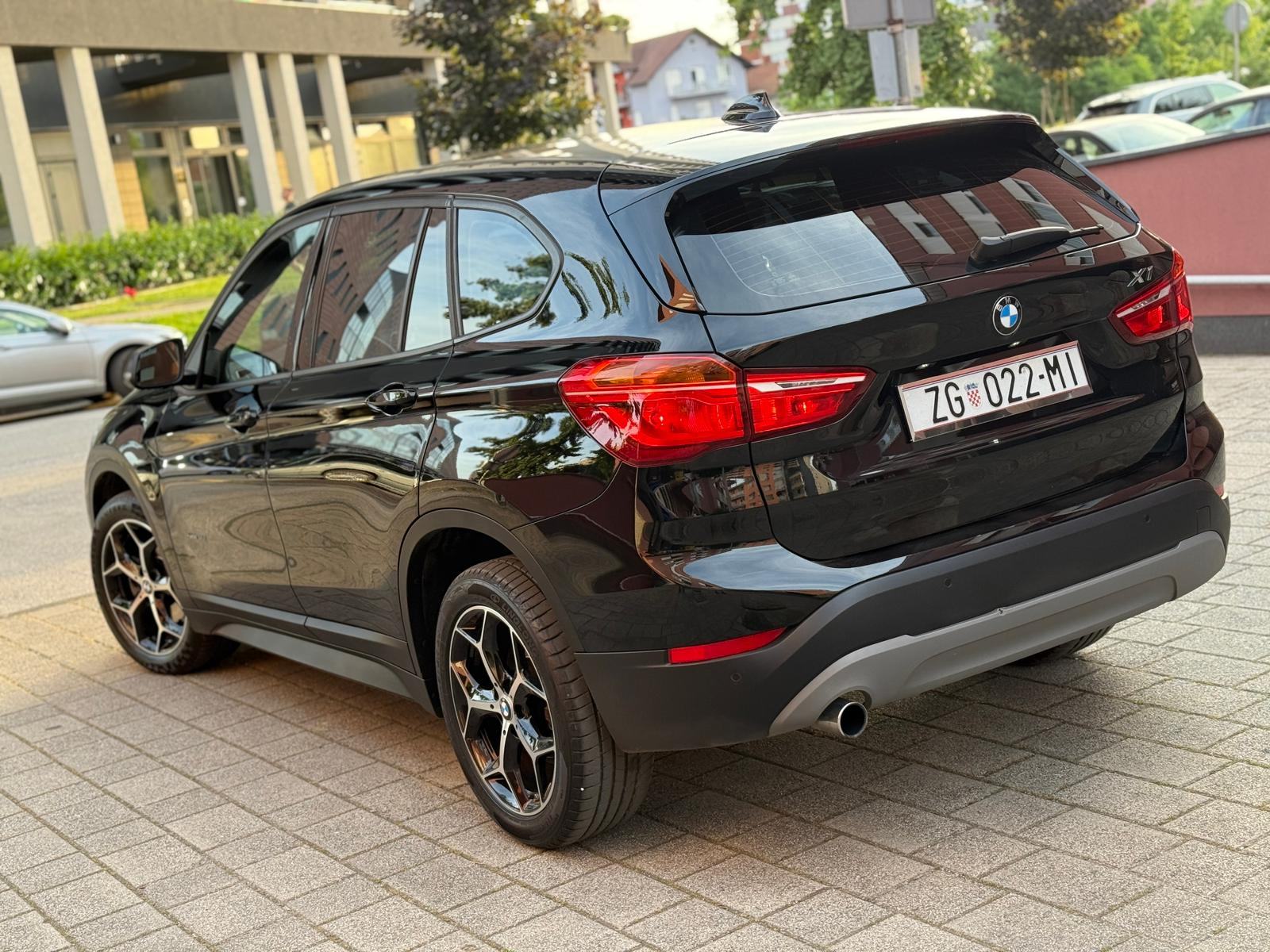 BMW X1 18d Automatik,Alu18,Led,Zatamljen.Zamjena Golf 7,8 Beetle, fotografija 7