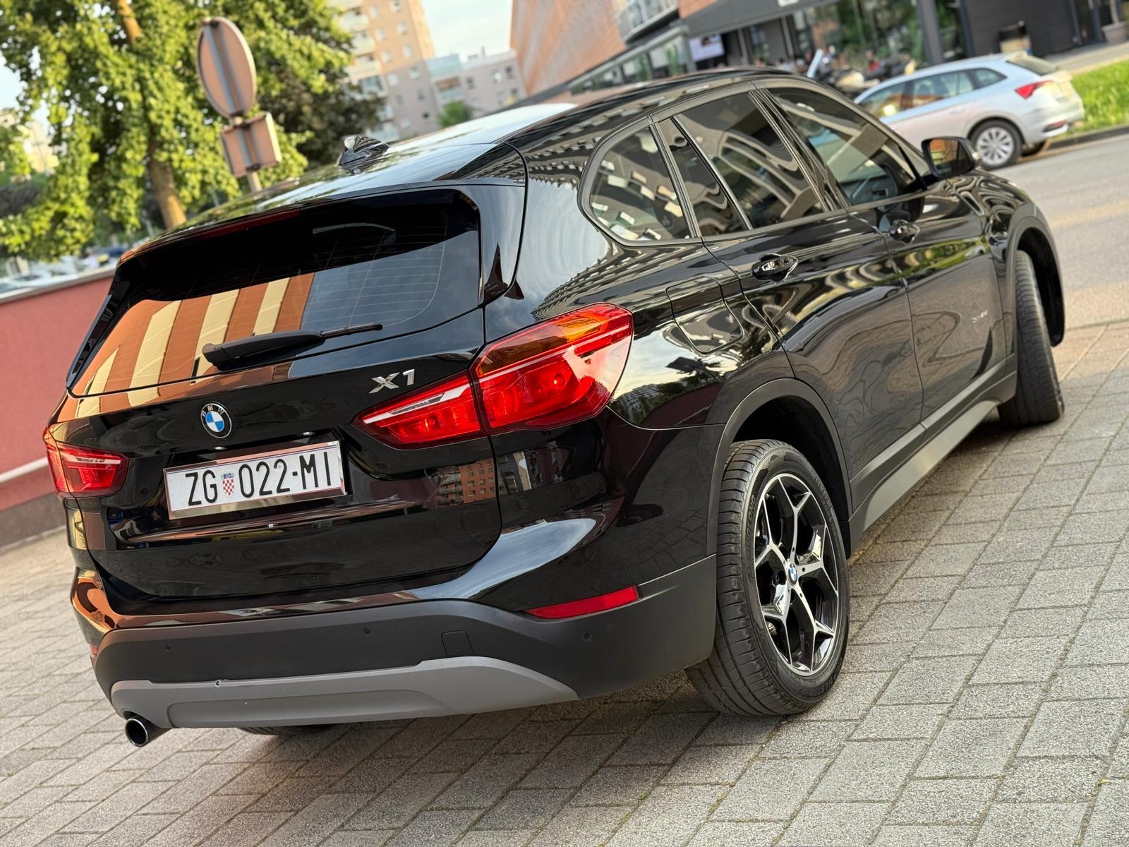 BMW X1 18d Automatik,Alu18,Led,Zatamljen.Zamjena Golf 7,8 Beetle, fotografija 8