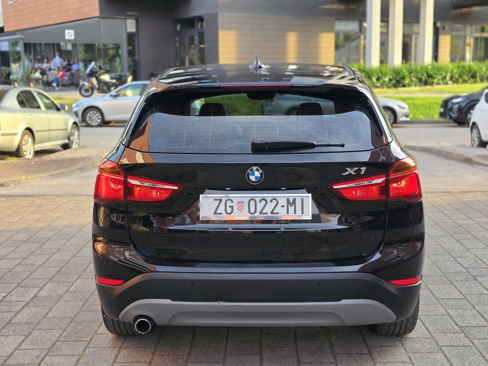 BMW X1 18d Automatik,Alu18,Led,Zatamljen.Zamjena Golf 7,8 Beetle, fotografija 5