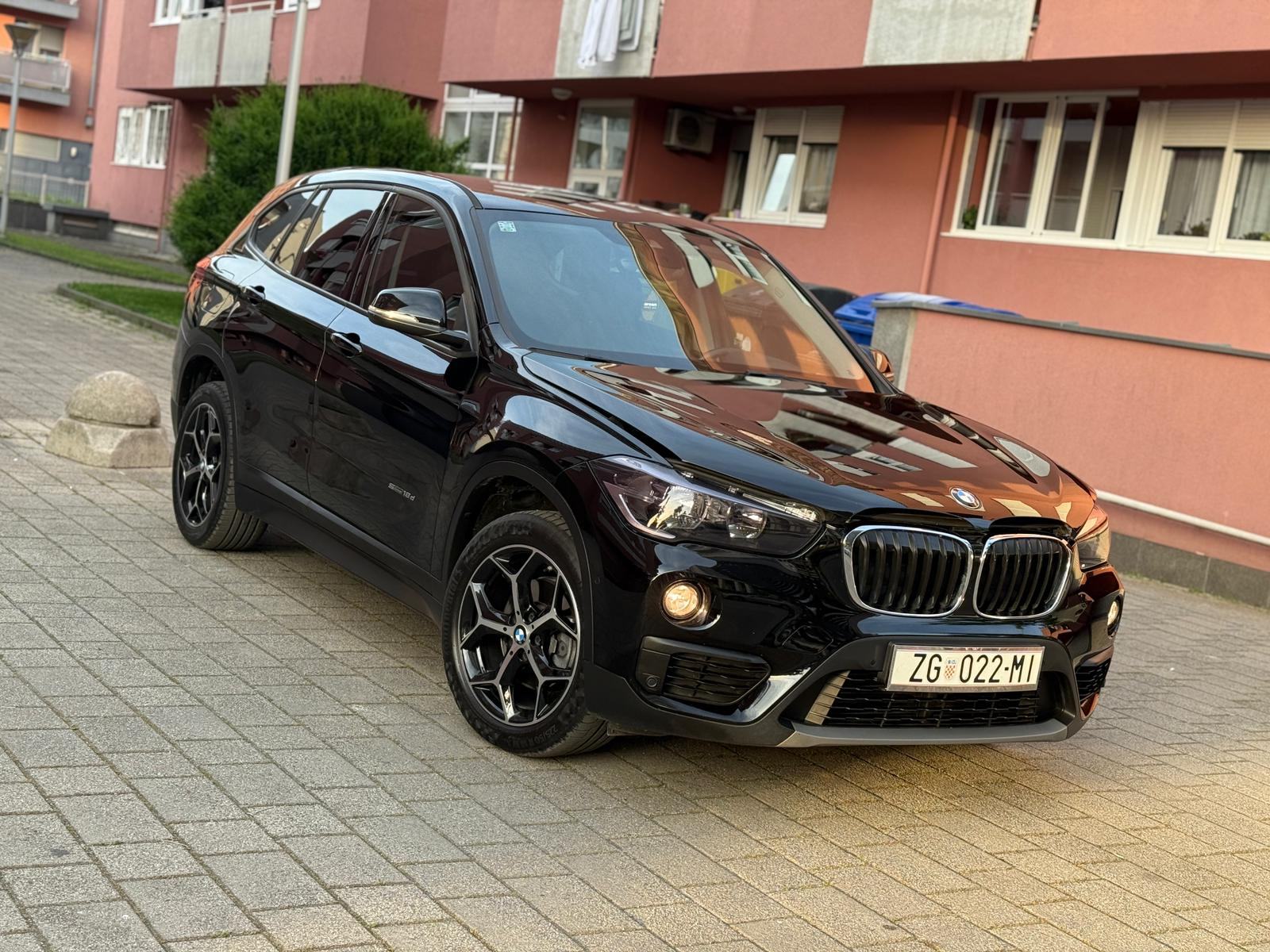 BMW X1 18d Automatik,Alu18,Led,Zatamljen.Zamjena Golf 7,8 Beetle, fotografija 3