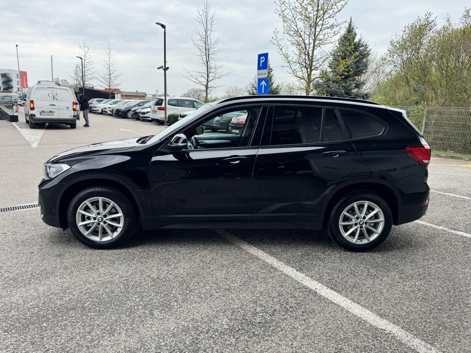 BMW X1 18d *AUTOMATIK,NIJE UVOZ,ORIGINAL KM,SERVISNA,1 VLASNIK,110 KW*, fotografija 2